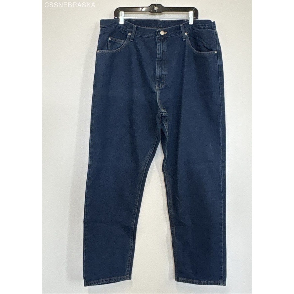 Wrangler Blue relaxed-fit denim jeans. - Size 40x32 - Picture 1 of 9
